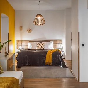Apartment 4 Trees By Adrez, Prague